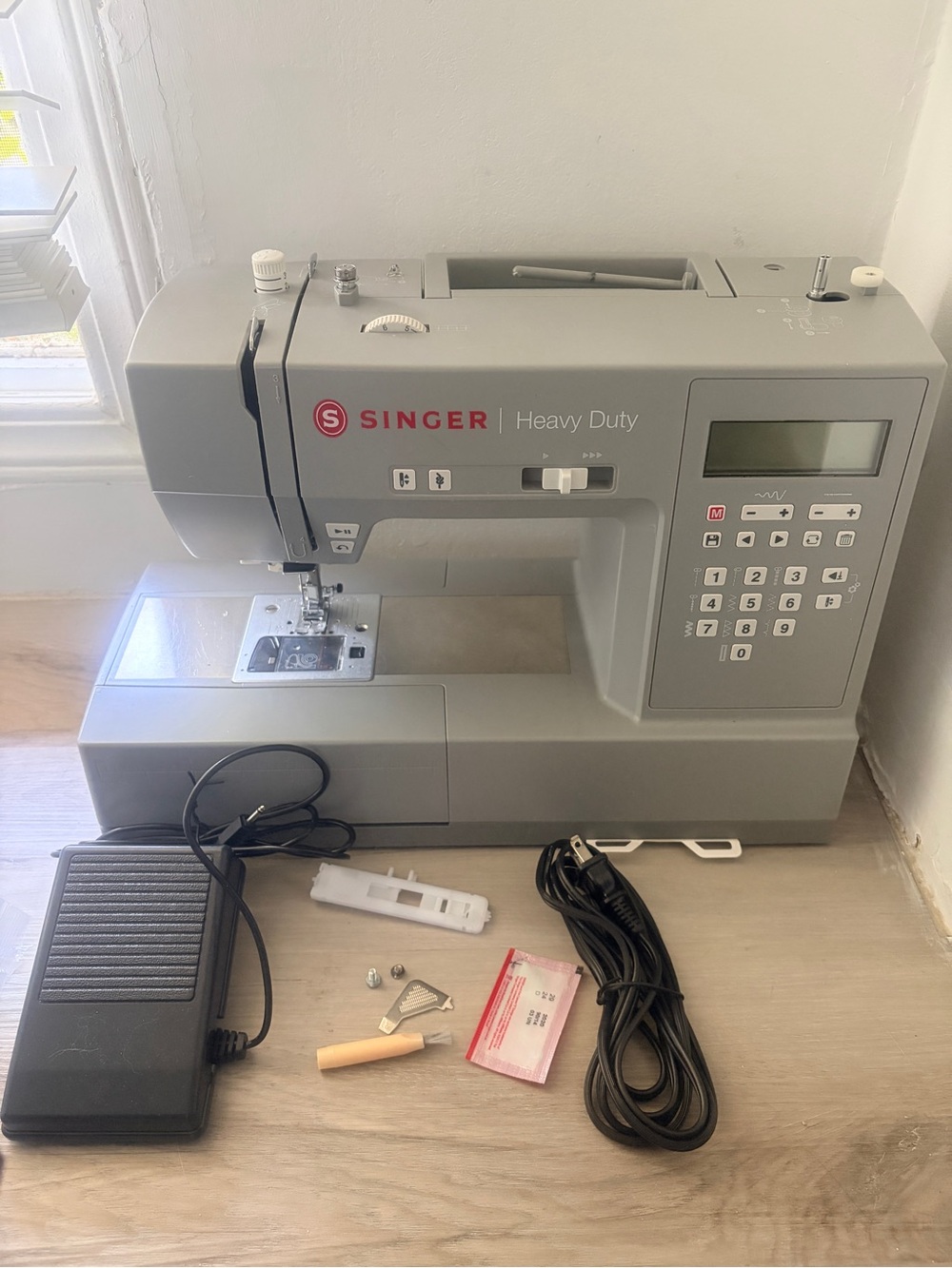 open box SINGER Heavy Duty 6700C Sewing Machine